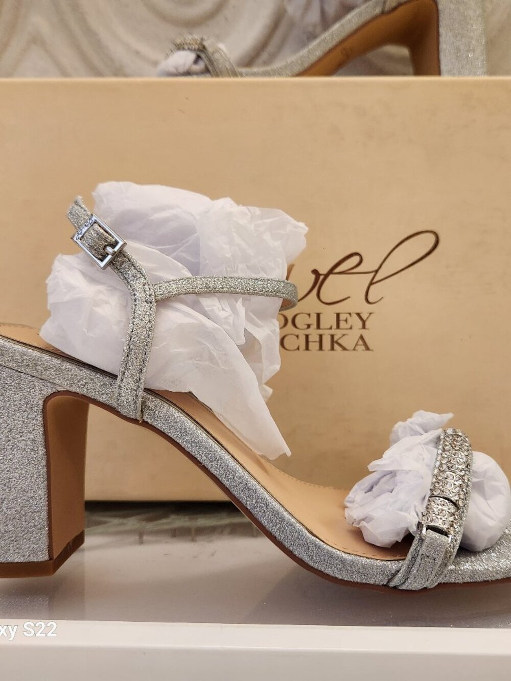 Jewel Badgley Mischka "Charlee" Silver Glitter heeled Sandals. NIB. Size 6.5